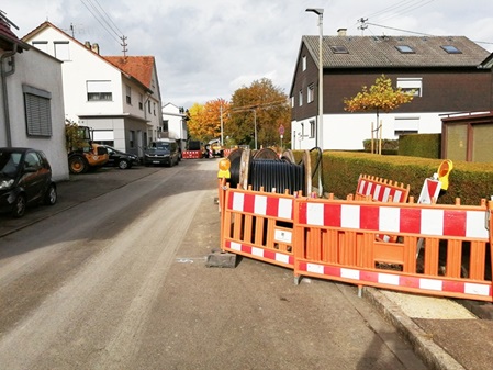 Abschrankungen wegen Bauarbeiten in der Schillerstr.