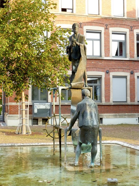 Brunnen vor dem Kuchener Rathaus